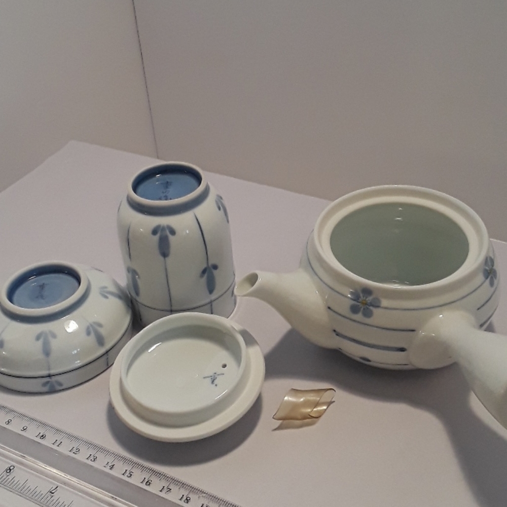 Asian Teapot with cup and saucer - Picture 6 of 6